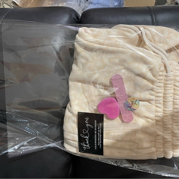 Adidas Cream Patterned Shorts SMALL , so soft. - Picture 4 of 13